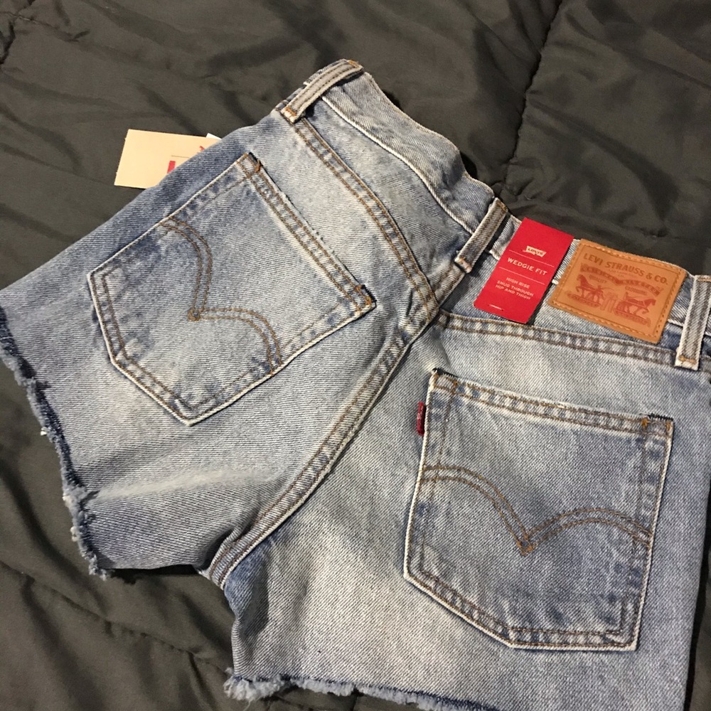 Levi’s Wedgie fit shorts